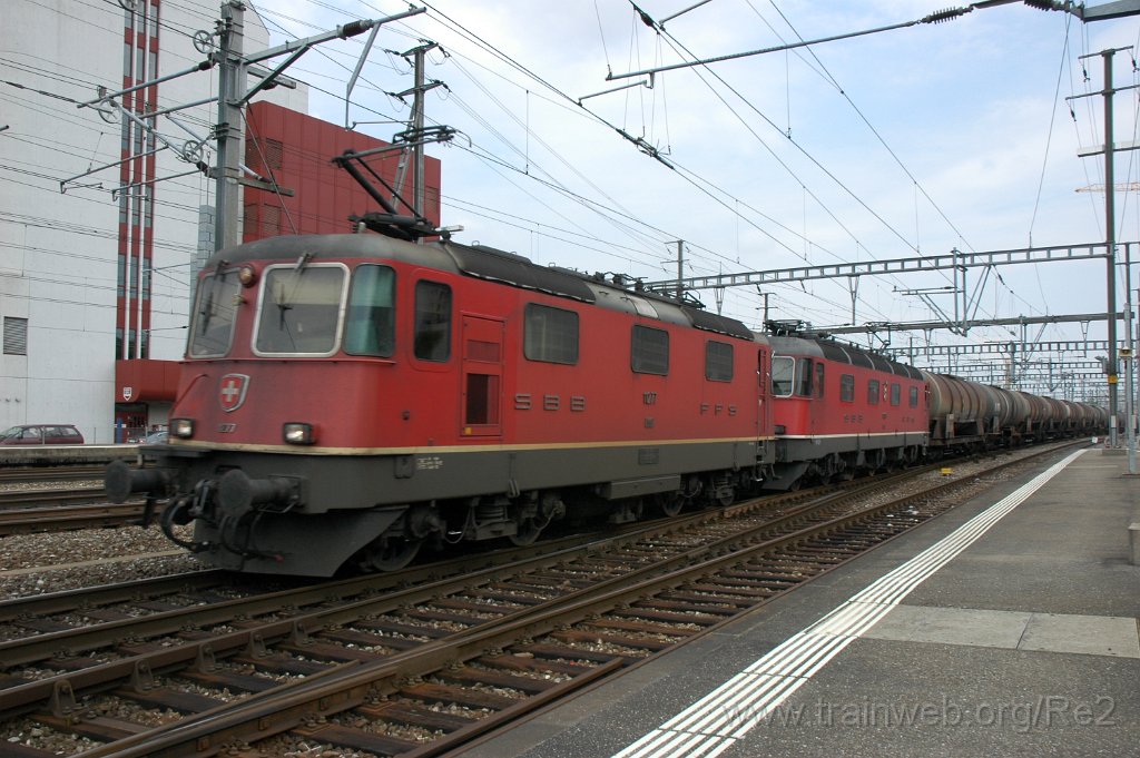 1948-0005-220710.jpg - SBB-CFF Re 4/4'' 11277 + SBB-CFF Re 6/6 11610 ''Spreitenbach'' / Aarau 22.7.2010