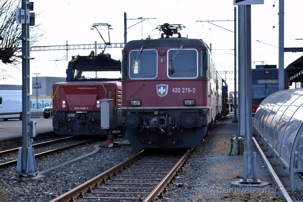 7874-0017-260222.jpg - SBBC Eem 923.008-7 ''Schäflisberg'' (Eem 97 85 1 923 008-7 CH-SBBC) + SBBC Re 4/4'' 11279 (Re 420.279-2)  (Re 91 85 4 420 279-2 CH-SBBC) / Oensingen 26.2.2022