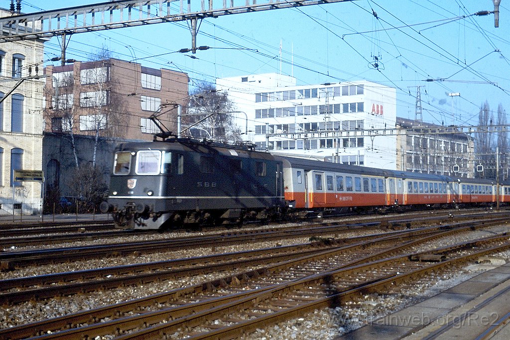 0268-0019.jpg - SBB-CFF Re 4/4'' 11280 / Zürich-Oerlikon 13.1.1990