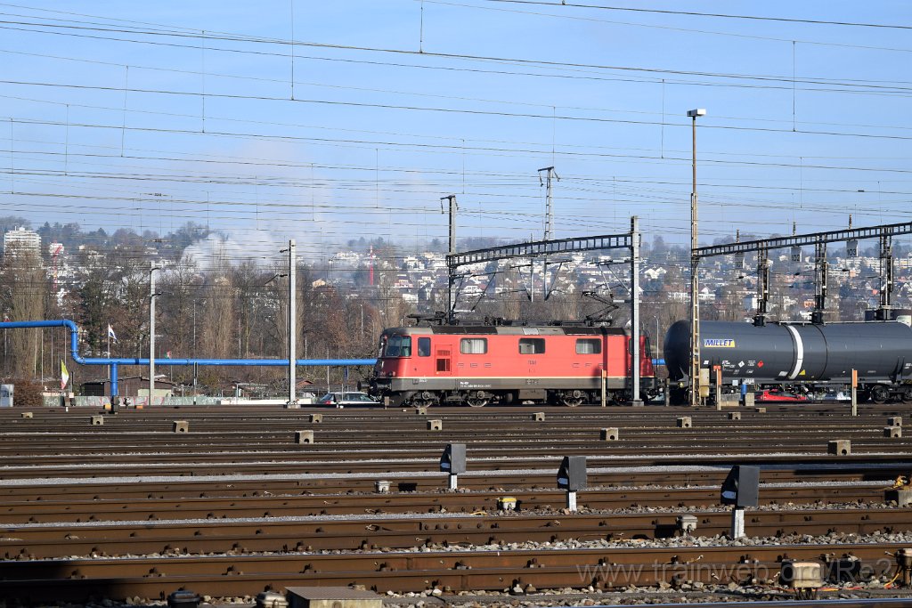 4297-0026-221216.jpg - SBBC Re 4/4'' 11281 (Re 420.281-8)  (Re 91 85 4 420 281-8 CH-SBBC) / Zürich-Mülligen 22.12.2016