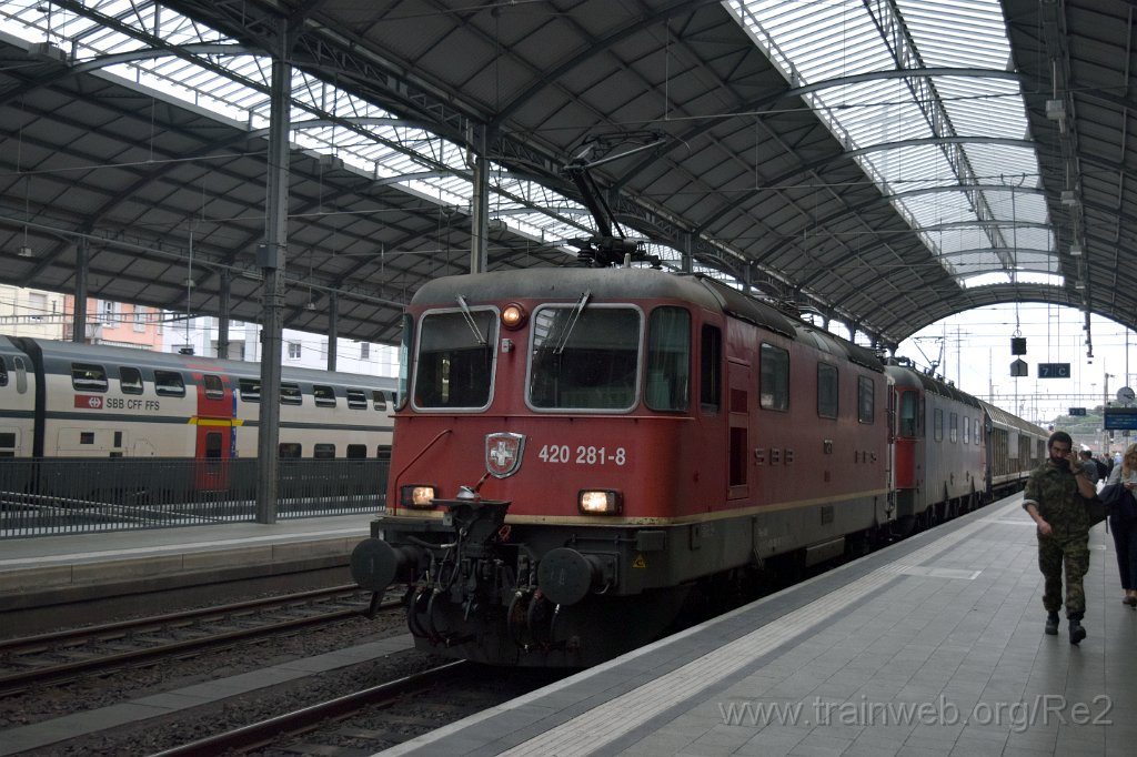 8207-0042-070922.jpg - SBBC Re 4/4'' 11281 (Re 420.281-8)  (Re 91 85 4 420 281-8 CH-SBBC) + SBBC Re 620.022-4 ''Suhr'' (Re 91 85 4 620 022-4 CH-SBBC) / Olten 7.9.2022