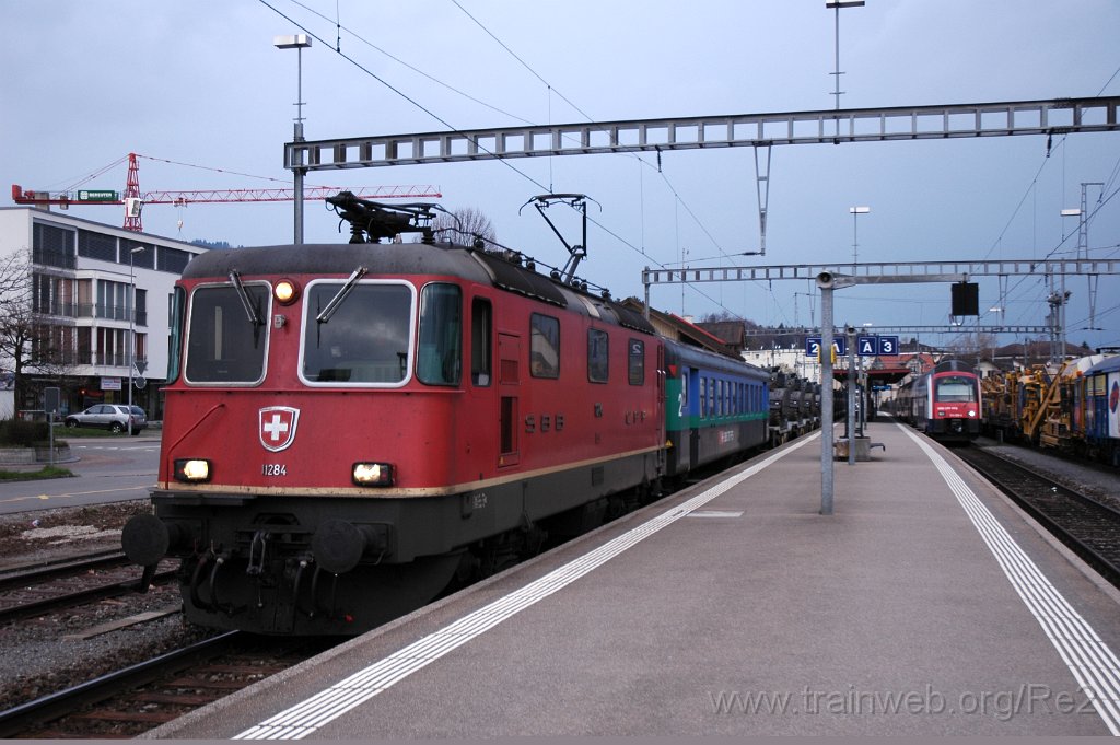 1846-0038-120410.jpg - SBB-CFF Re 4/4'' 11284 + SBB-CFF RABe 514.055-3 / RBe 514.455-5 / Hinwil 12.4.2010