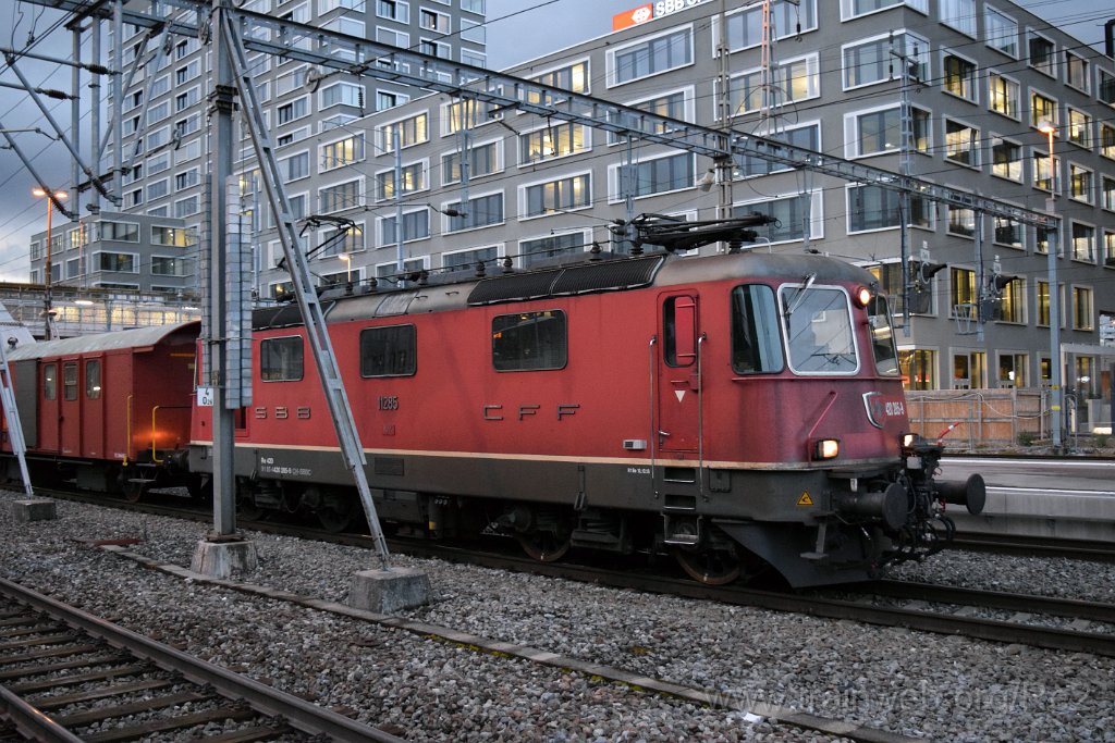 5884-0031-090320.jpg - SBBC Re 4/4'' 11285 (Re 420.285-9)  (Re 91 85 4 420 285-9 CH-SBBC) / Zürich-Altstetten 9.3.2020