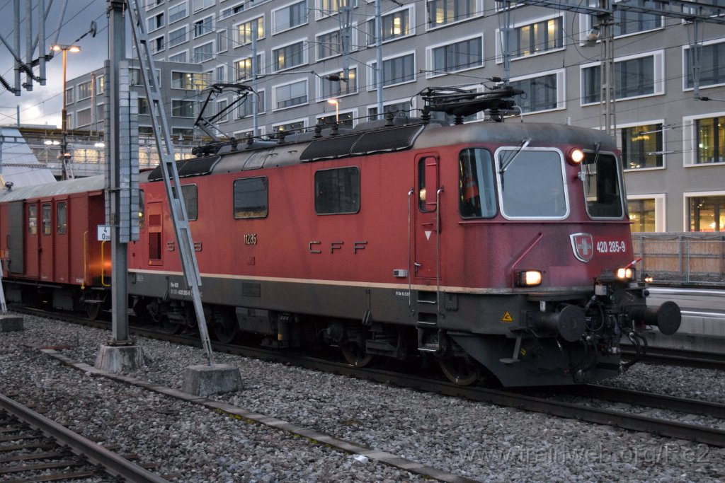 5884-0042-090320.jpg - SBBC Re 4/4'' 11285 (Re 420.285-9)  (Re 91 85 4 420 285-9 CH-SBBC) / Zürich-Altstetten 9.3.2020