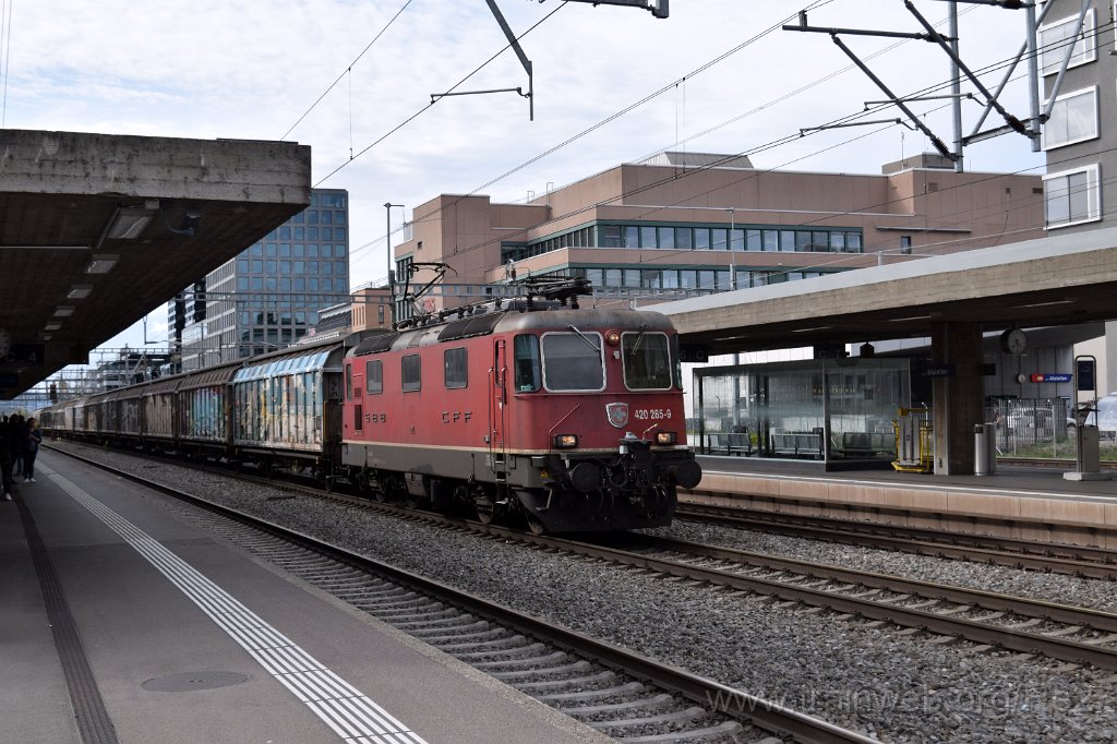9022-0029-050424.jpg - SBBC Re 4/4'' 11285 (Re 420.285-9)  (Re 91 85 4 420 285-9 CH-SBBC) / Zürich-Altstetten 5.4.2024