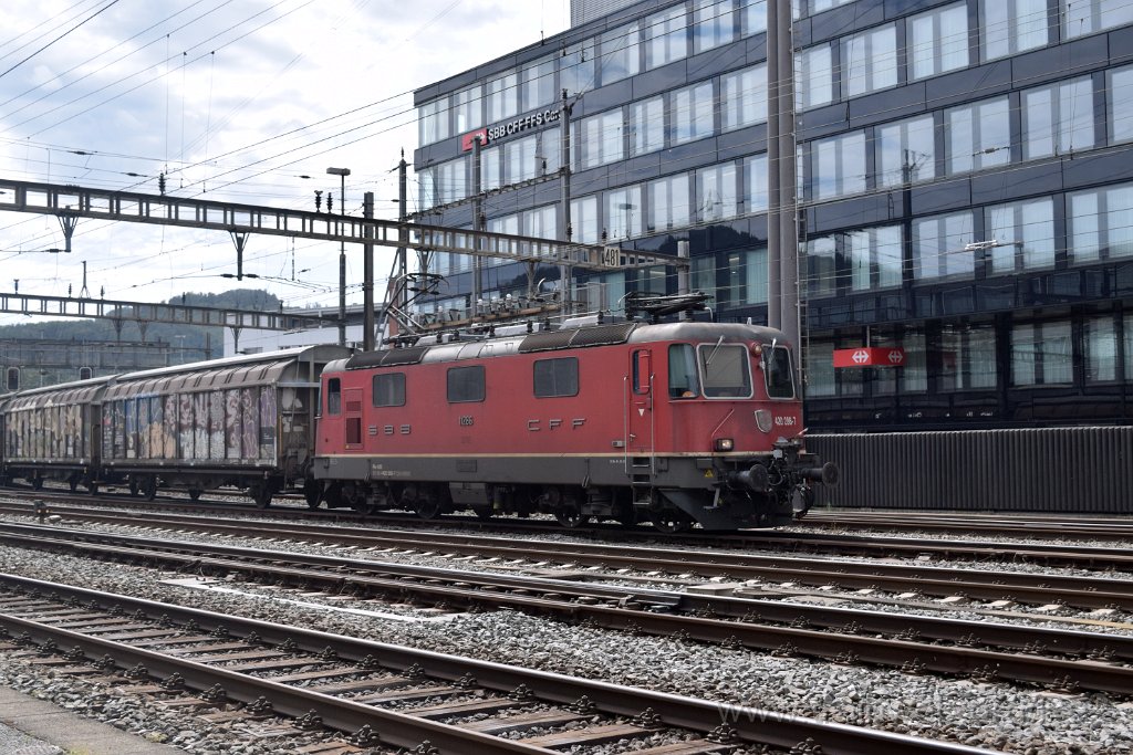 8205-0011-070922.jpg - SBBC Re 4/4'' 11286 (Re 420.286-7)  (Re 91 85 4 420 286-7 CH-SBBC) / Olten (Fachhochschule Nordwestschweiz) 7.9.2022