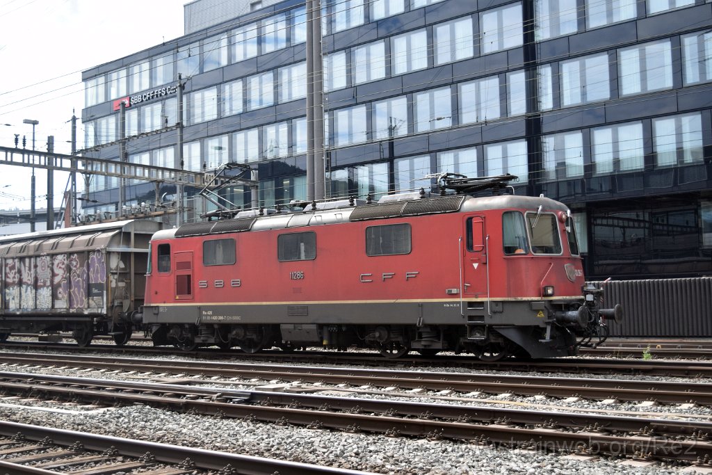 8205-0015-070922.jpg - SBBC Re 4/4'' 11286 (Re 420.286-7)  (Re 91 85 4 420 286-7 CH-SBBC) / Olten (Fachhochschule Nordwestschweiz) 7.9.2022