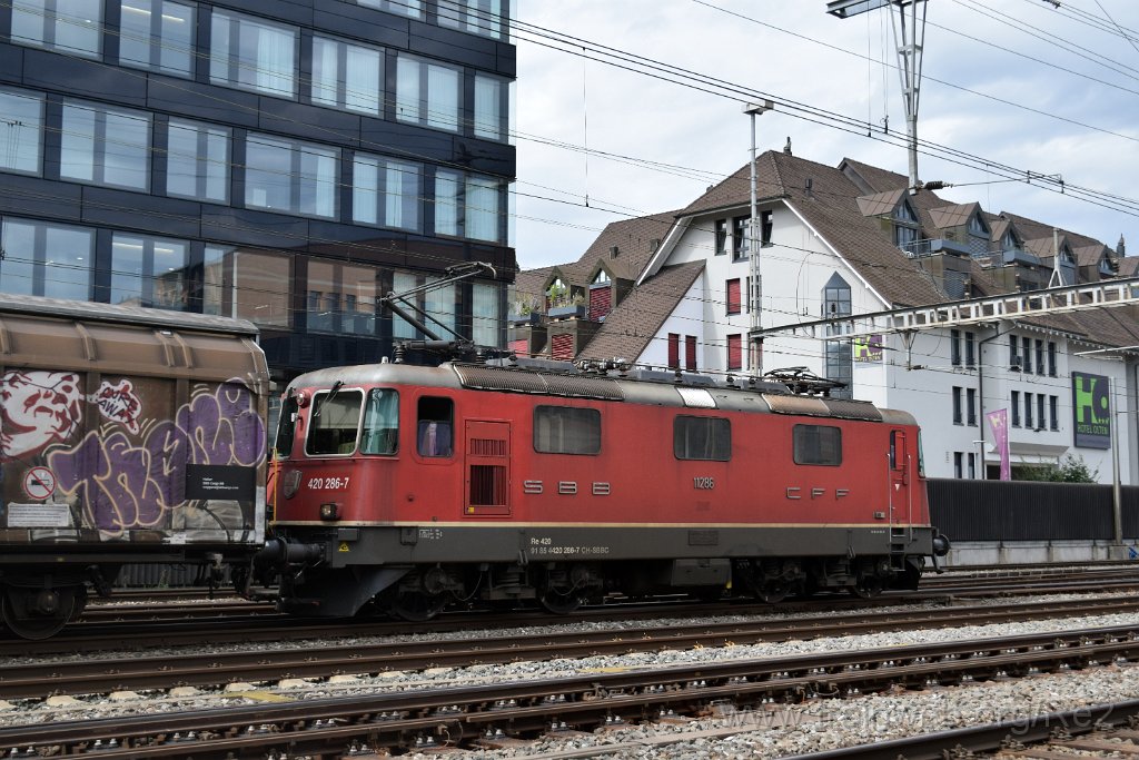 8205-0018-070922.jpg - SBBC Re 4/4'' 11286 (Re 420.286-7)  (Re 91 85 4 420 286-7 CH-SBBC) / Olten (Fachhochschule Nordwestschweiz) 7.9.2022