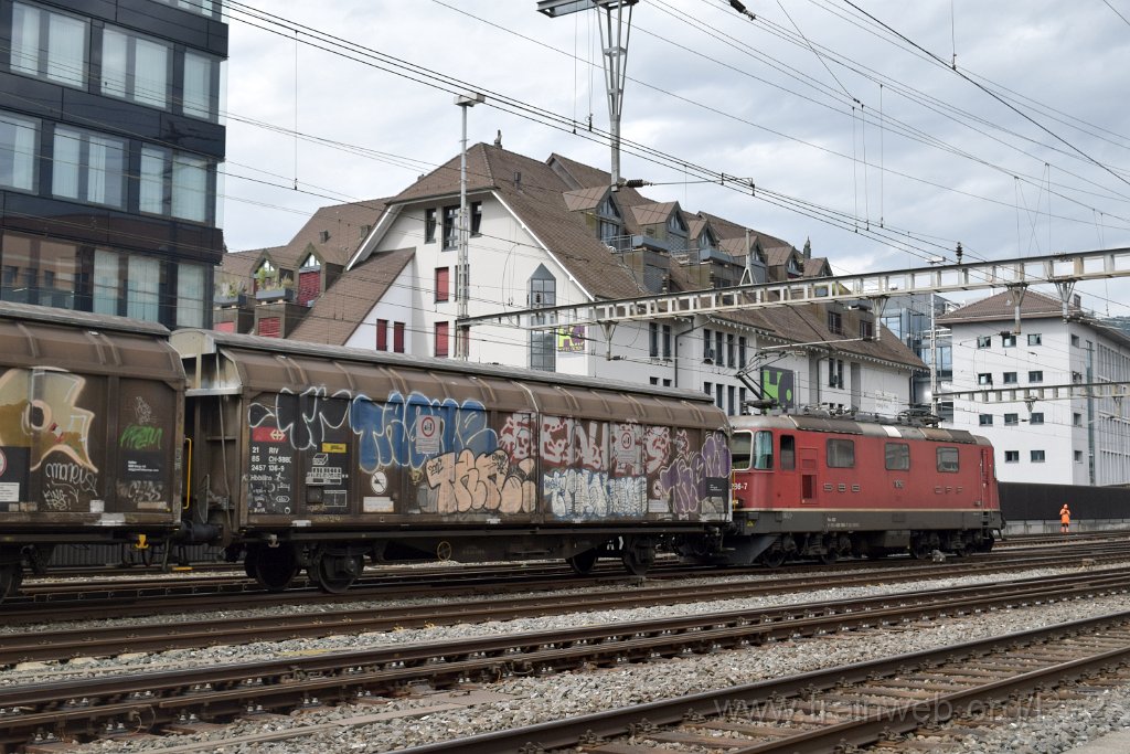 8205-0025-070922.jpg - SBBC Re 4/4'' 11286 (Re 420.286-7)  (Re 91 85 4 420 286-7 CH-SBBC) / Olten (Fachhochschule Nordwestschweiz) 7.9.2022