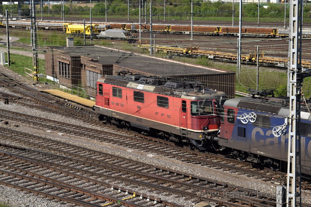 5425-0037-180419.jpg - SBBC Re 4/4'' 11289 (Re 420.289-1)  (Re 91 85 4 420 289-1 CH-SBBC) / RB Limmattal (Brücke Sandäckerstrasse) 18.4.2019