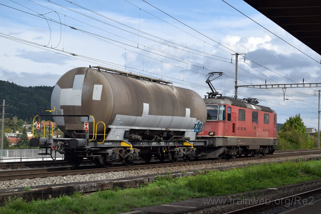 8217-0026-140922.jpg - SBBC Re 4/4'' 11291 (Re 420.291-7)  (Re 91 85 4 420 291-7 CH-SBBC) + Holcim Uacs 239 (33 85  9321 239-6 CH-HOLCH) / Killwangen-Spreitenbach 14.9.2022