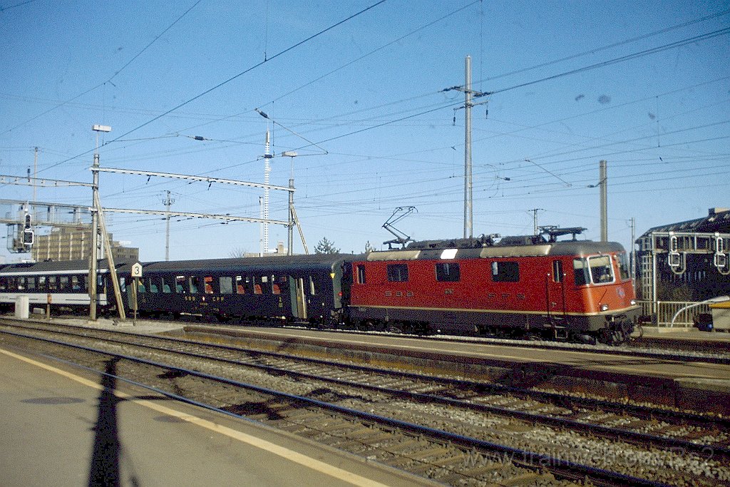 0711-0007.jpg - SBB-CFF Re 4/4'' 11292 / Zürich-Oerlikon 29.3.1998