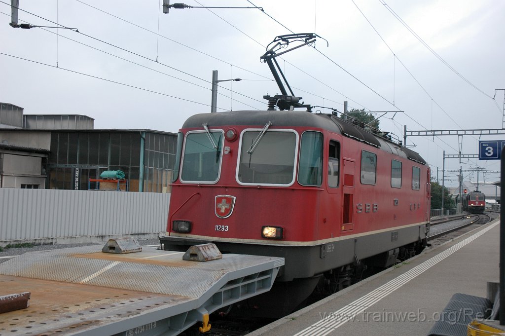 2596-0013-060912.jpg - SBB-CFF Re 4/4'' 11293 + SBB-CFF Re 6/6 11621 ''Taverne-Torricella'' / Hinwil 6.9.2012
