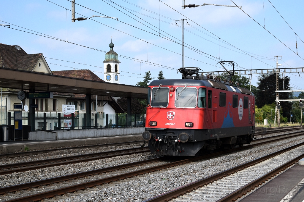 5704-0048-220819.jpg - Re 420.294-1 "100 and Cirque Knie" / Rupperswil 22.8.2019