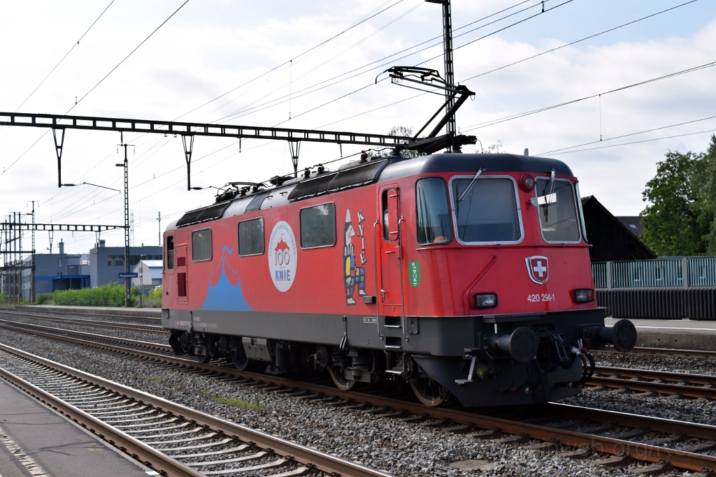 5704-0049-220819.jpg - Re 420.294-1 "100 and Cirque Knie" / Rupperswil 22.8.2019