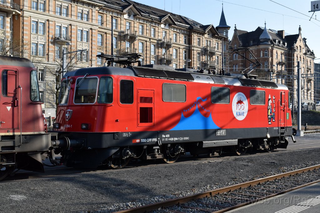 5902-0023-180320.jpg - SBBC Re 420.294-1 ''100 ans Cirque Knie'' (Re 91 85 4 420 294-1 CH-SBBC) / St.Gallen HB 18.3.2020