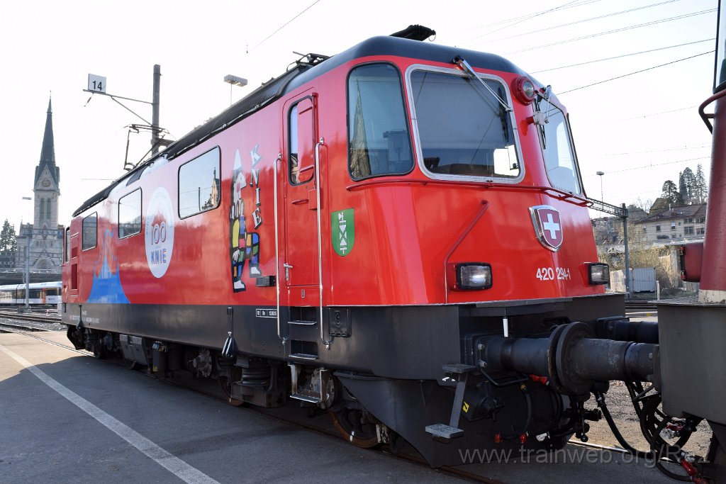 5903-0012-180320.jpg - SBBC Re 420.294-1 ''100 ans Cirque Knie'' (Re 91 85 4 420 294-1 CH-SBBC) / St.Gallen HB 18.3.2020