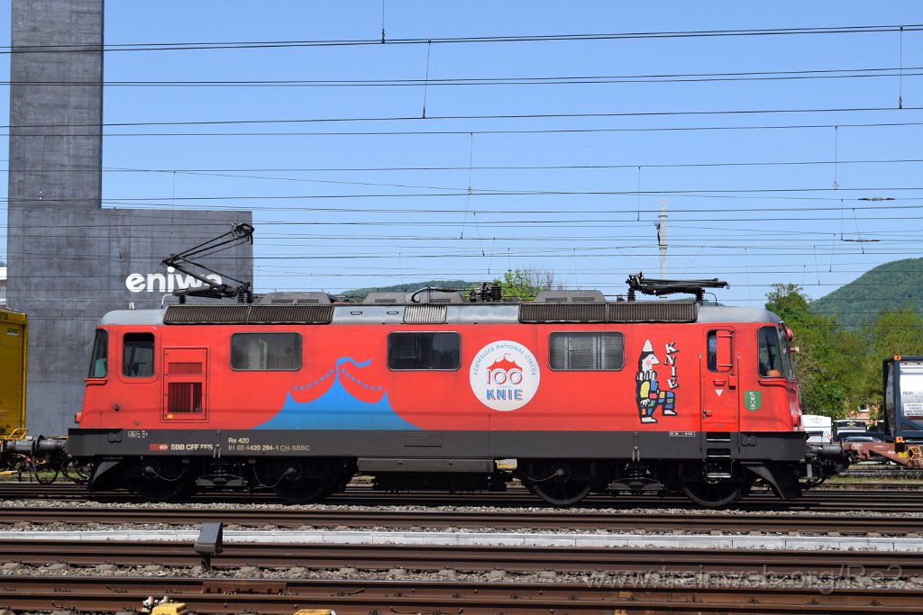 9695-0041-020525.jpg - SBBC Re 420.294-1 ''100 ans Cirque Knie'' (Re 91 85 4 420 294-1 CH-SBBC) / Aarau (Torfeld) 2.5.2025