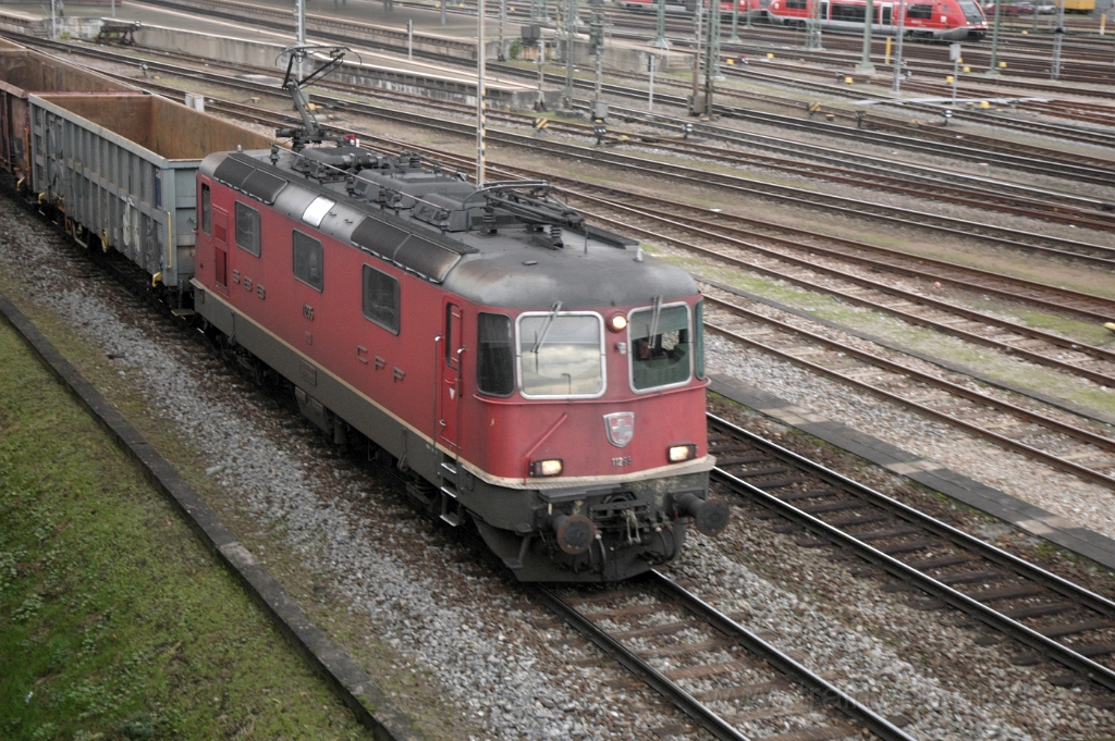 3406-0031-121214.jpg - Re 4/4" 11295 / Basel Badische Bahnhof 12.12.2014