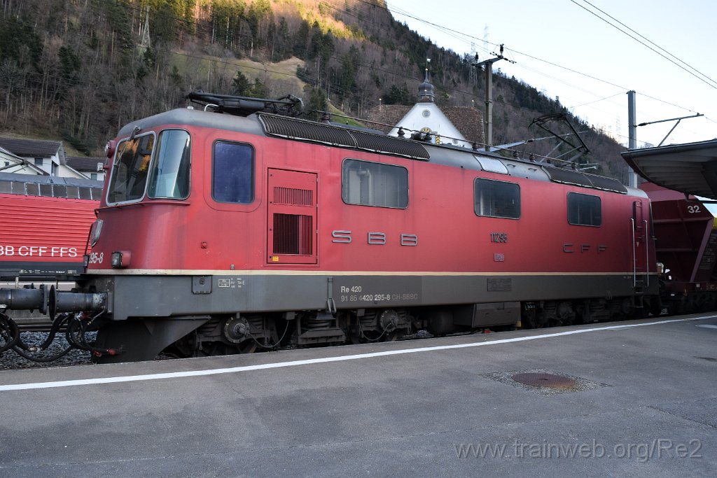 4886-0040-140318.jpg - SBBC Re 4/4'' 11295 (Re 420.295-8)  (Re 91 85 4 420 295-8 CH-SBBC) / Flüelen 14.3.2018
