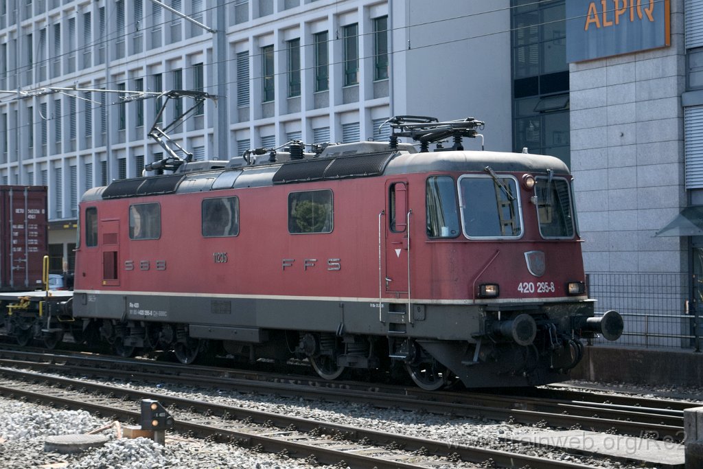 9749-0011-150525.jpg - SBBC Re 4/4'' 11295 (Re 420.295-8)  (Re 91 85 4 420 295-8 CH-SBBC) / Olten 15.5.2025