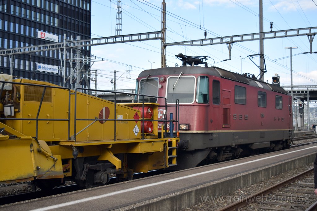 4433-0013-090517.jpg - SBBC Re 4/4'' 11296 (Re 420.296-6)  (Re 91 85 4 420 296-6 CH-SBBC) / Zürich-Altstetten 9.5.2017