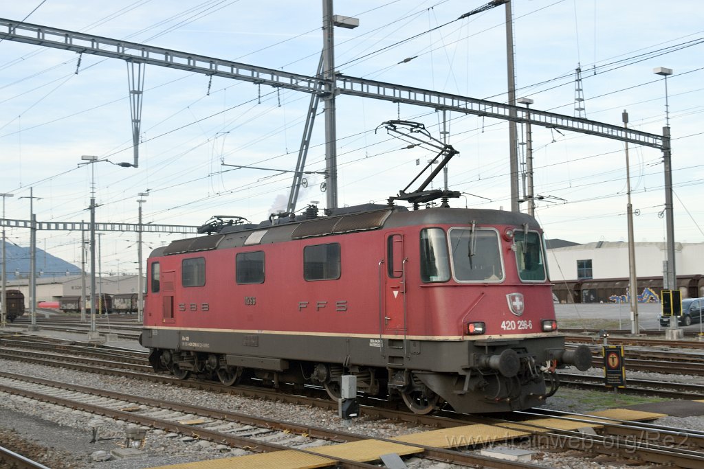 8249-0023-251022.jpg - SBBC Re 4/4'' 11296 (Re 420.296-6)  (Re 91 85 4 420 296-6 CH-SBBC) / Buchs SG 25.10.2022