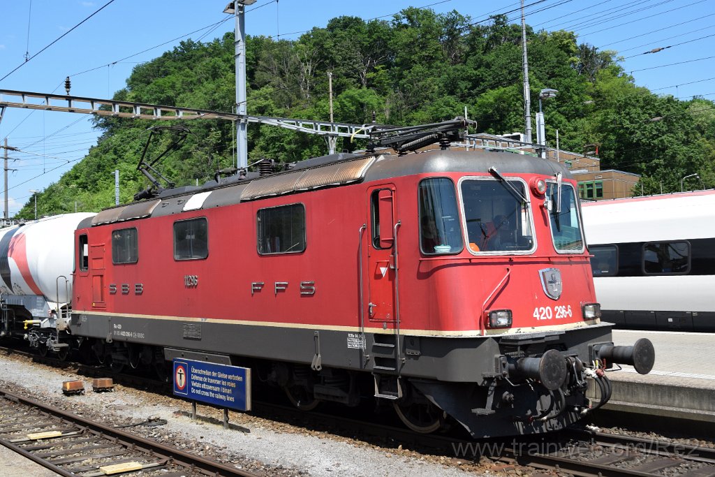 8632-0008-300523.jpg - SBBC Re 4/4'' 11296 (Re 420.296-6)  (Re 91 85 4 420 296-6 CH-SBBC) / Olten 30.5.2023