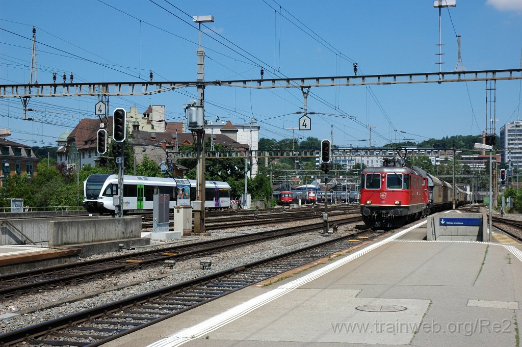 1934-0018-190710.jpg - SBB-CFF Re 4/4'' 11297 + SBB-CFF Tm 234.143-6 / Winterthur 19.7.2010