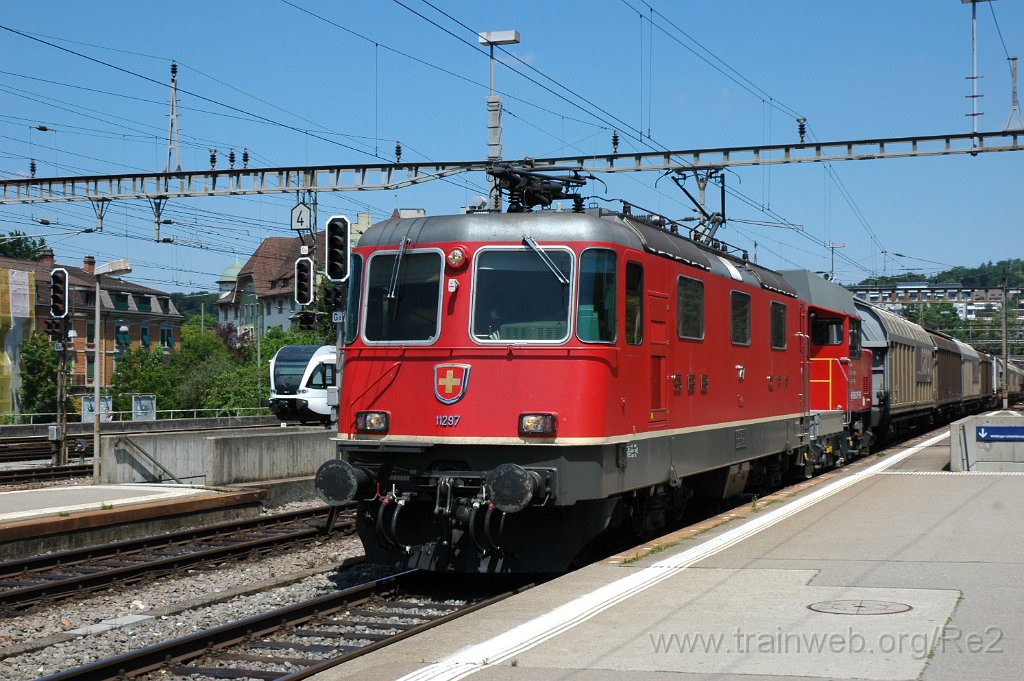 1934-0022-190710.jpg - SBB-CFF Re 4/4'' 11297 + SBB-CFF Tm 234.143-6 / Winterthur 19.7.2010