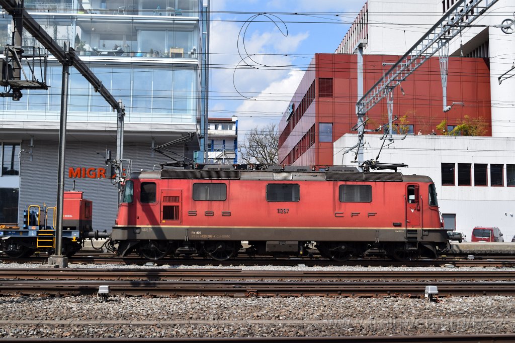 7352-0019-200421.jpg - SBBC Re 4/4'' 11297 (Re 420.297-4)  (Re 91 85 4 420 297-4 CH-SBBC) / Aarau 20.4.2021