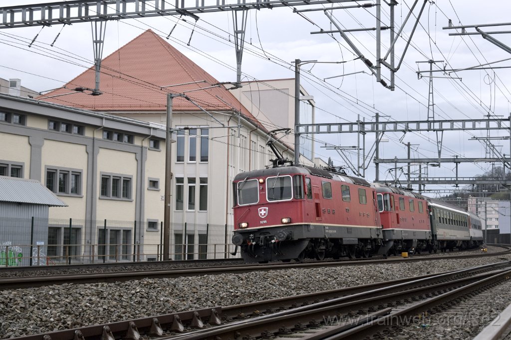 4813-0012-050118.jpg - SBB-CFF Re 4/4'' 11299 (Re 420.299-0)  (Re 91 85 4 420 299-0 CH-SBB) + SBB-CFF Re 4/4'' 11114 (Re 420.114-1)  (Re 91 85 4 420 114-1 CH-SBB) / Lenzburg 5.1.2018