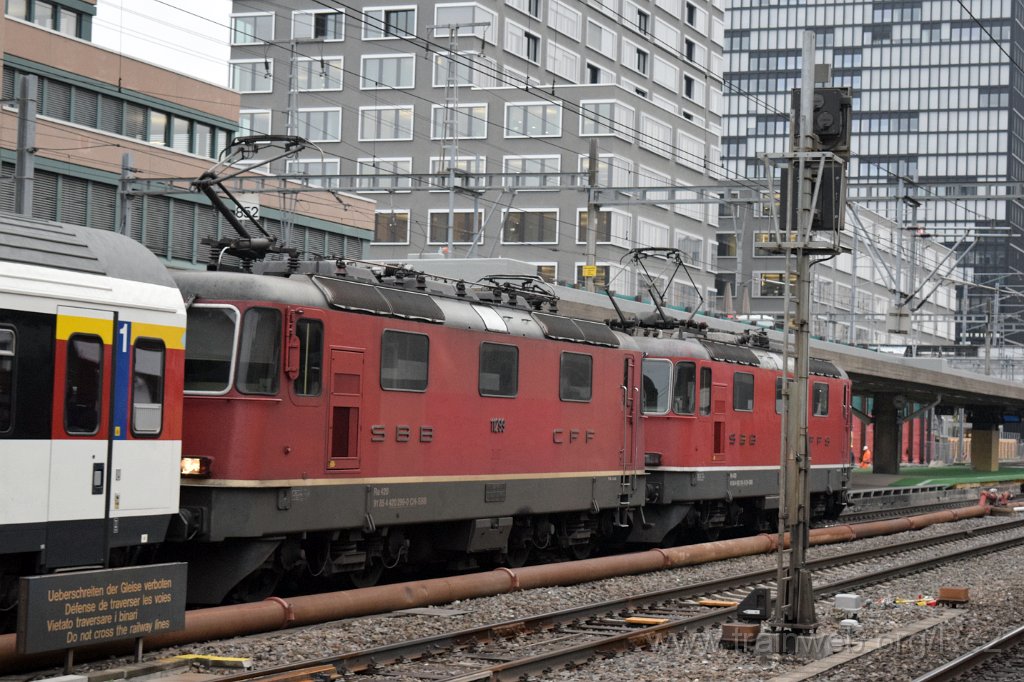 5183-0013-291018.jpg - SBB-CFF Re 4/4'' 11134 (Re 420.134-9)  (Re 91 85 4 420 134-9 CH-SBB) + SBB-CFF Re 4/4'' 11299 (Re 420.299-0)  (Re 91 85 4 420 299-0 CH-SBB) / Zürich-Altstetten 29.10.2018