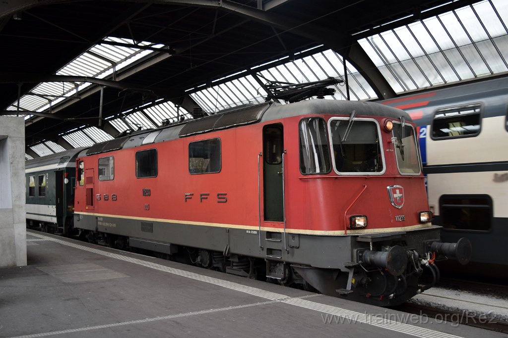 5388-0040-100419.jpg - SBB-CFF Re 4/4'' 11299 (Re 420.299-0)  (Re 91 85 4 420 299-0 CH-SBB) / Zürich HB 10.4.2019