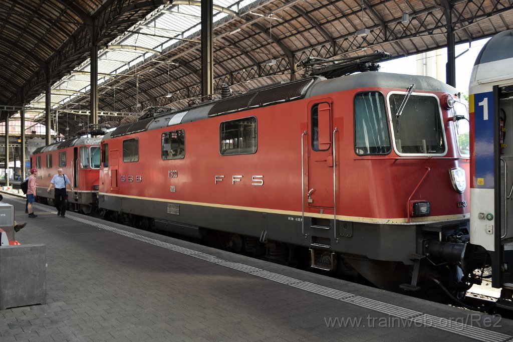 3998-0017-100716.jpg - SBB-CFF Re 4/4'' 11131 (Re 420.131-5)  (Re 91 85 4 420 131-5 CH-SBB) + SBB-CFF Re 4/4'' 11300 / Basel 10.7.2016