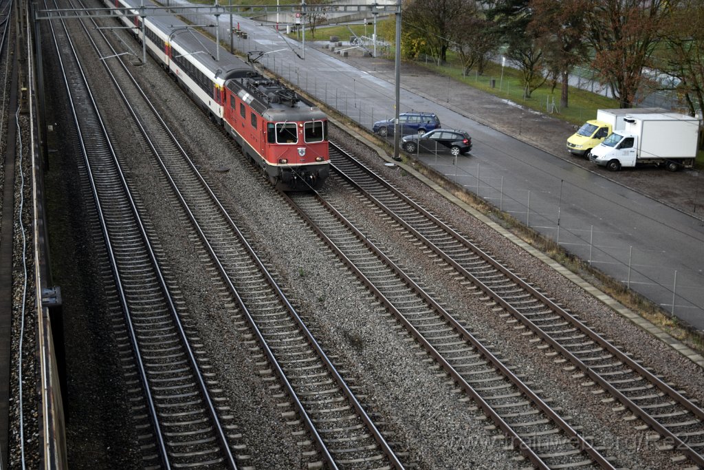 4277-0018-171116.jpg - SBB-CFF Re 4/4'' 11300 (Re 420.300-6)  / Zürich-Mülligen (Hermetschloobrücke) 17.11.2016