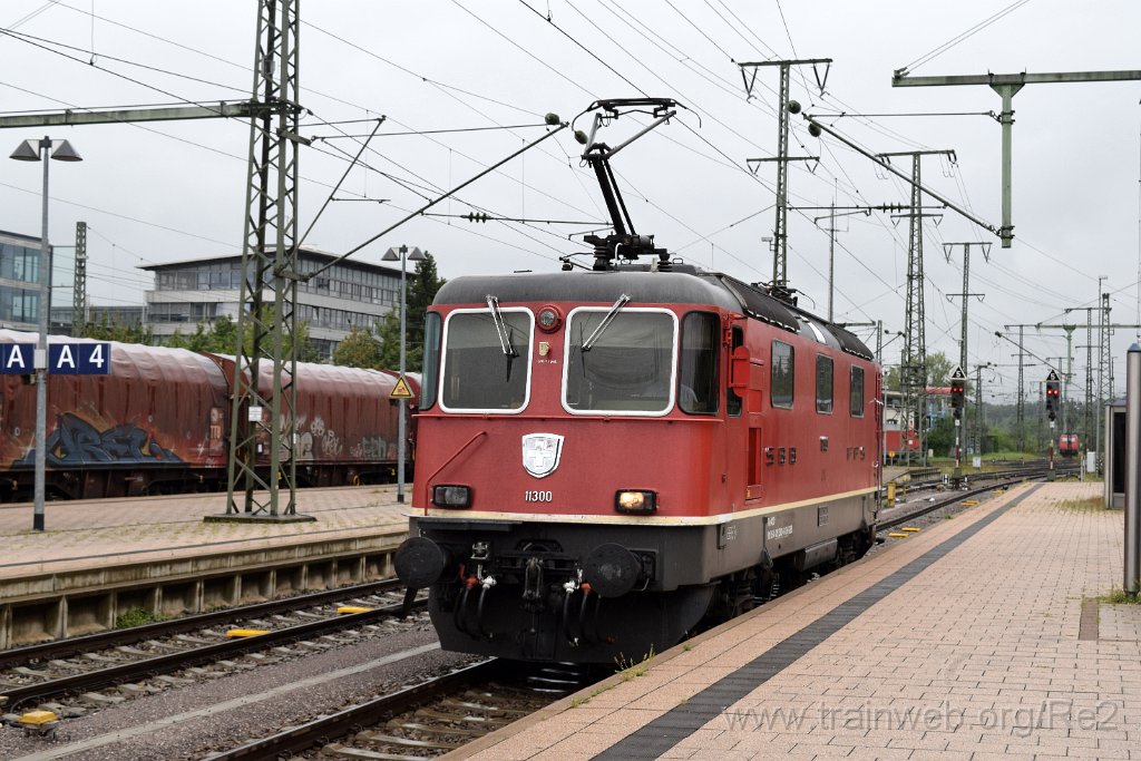 4630-0035-310817.jpg - SBB-CFF Re 4/4'' 11300 (Re 420.300-6)  (Re 91 85 4 420 300-6 CH-SBB) / Singen (Htw) 31.8.2017
