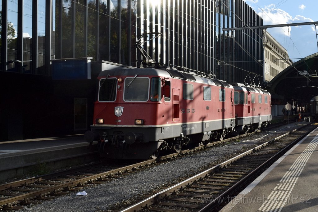 4671-0043-031017.jpg - SBB-CFF Re 4/4'' 11133 (Re 420.133-1)  (Re 91 85 4 420 133-1 CH-SBB) + SBB-CFF Re 4/4'' 11300 (Re 420.300-6)  (Re 91 85 4 420 300-6 CH-SBB) / St.Gallen HB 3.10.2017