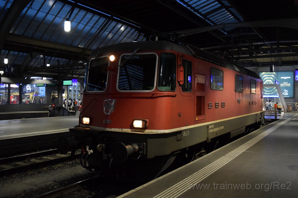 8171-0003-250822.jpg - SBB-CFF Re 4/4'' 11300 (Re 420.300-6)  (Re 91 85 4 420 300-6 CH-SBB) / Zürich HB 25.8.2022