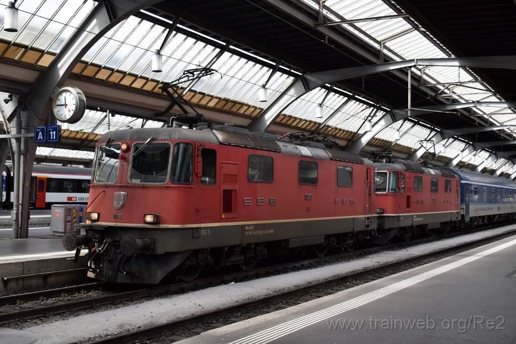 8492-0045-290423.jpg - SBB-CFF Re 4/4'' 11200 (Re 420.200-8)  (Re 91 85 4 420 200-8 CH-SBB) + SBB-CFF Re 4/4'' 11300 (Re 420.300-6)  (Re 91 85 4 420 300-6 CH-SBB) / Zürich HB 29.4.2023