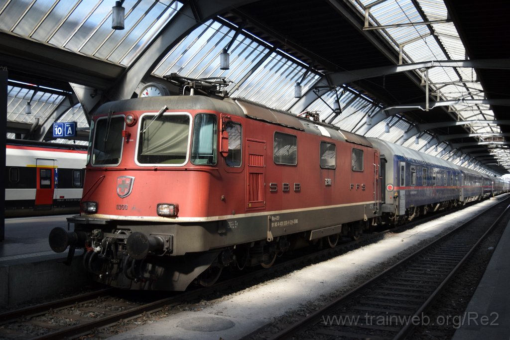 9754-0024-180525.jpg - SBB-CFF Re 4/4'' 11300 (Re 420.300-6)  (Re 91 85 4 420 300-6 CH-SBB) / Zürich HB 18.5.2025