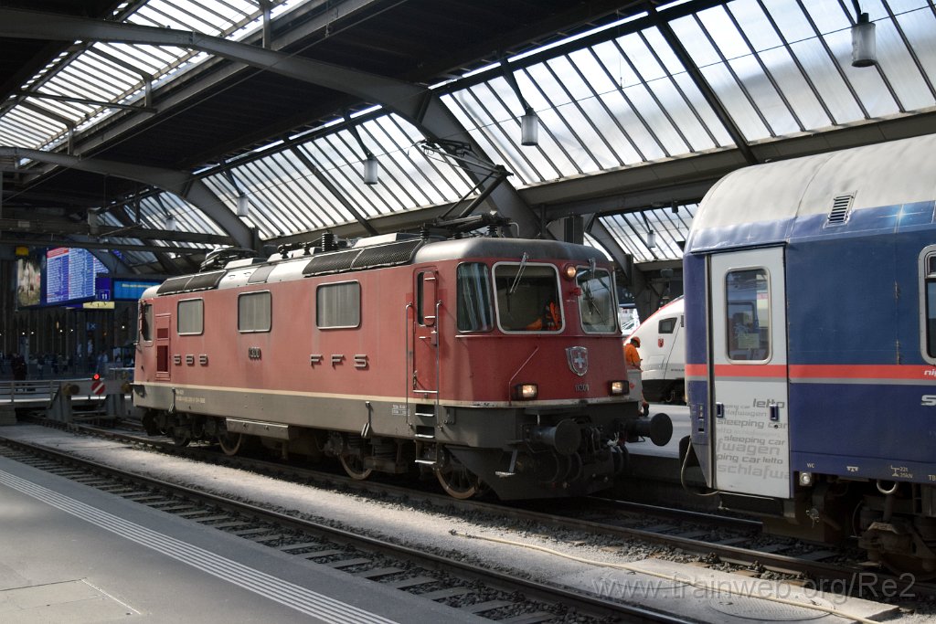 9754-0027-180525.jpg - SBB-CFF Re 4/4'' 11300 (Re 420.300-6)  (Re 91 85 4 420 300-6 CH-SBB) / Zürich HB 18.5.2025