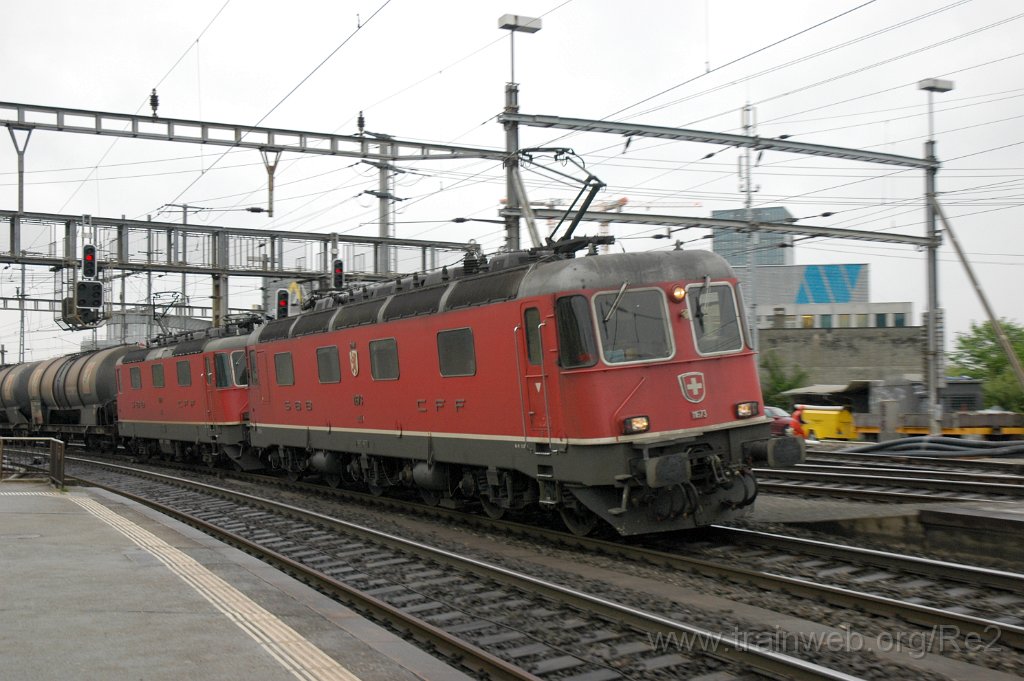 1867-0001-040510.jpg - SBB-CFF Re 6/6 11673 ''Cham'' + SBB-CFF Re 4/4'' 11179 / Zürich-Oerlikon 4.5.2010