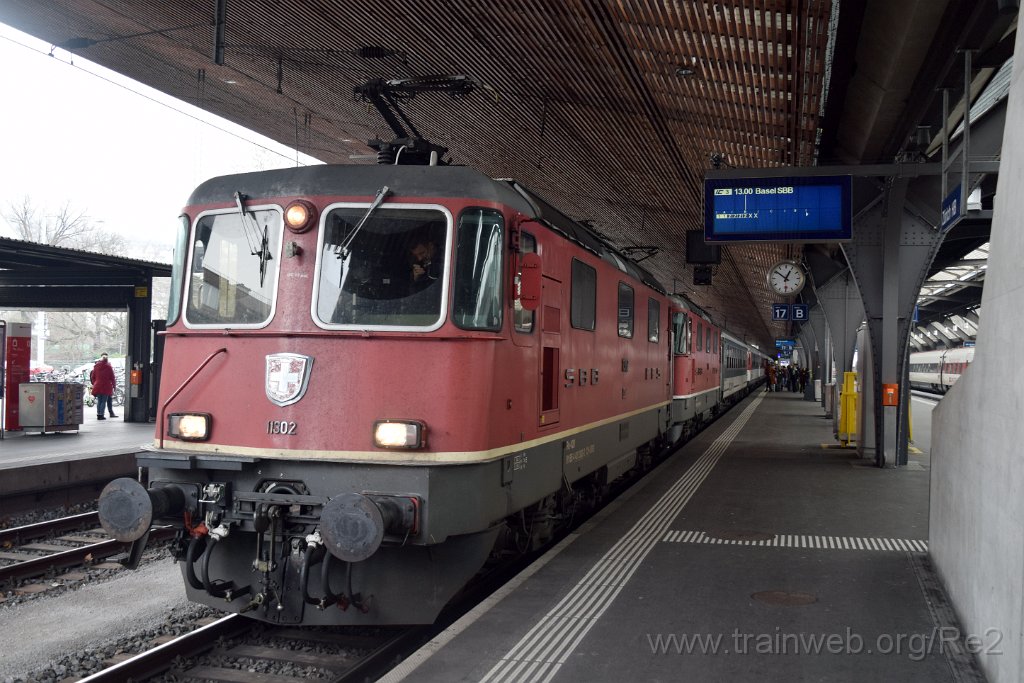 5818-0040-020120.jpg - SBB-CFF Re 4/4'' 11302 (Re 420.302-2)  (Re 91 85 4 420 302-2 CH-SBB) + SBB-CFF Re 4/4'' 11143 (Re 420.143-0)  (Re 91 85 4 420 143-0 CH-SBB) / Zürich HB 2.1.2020