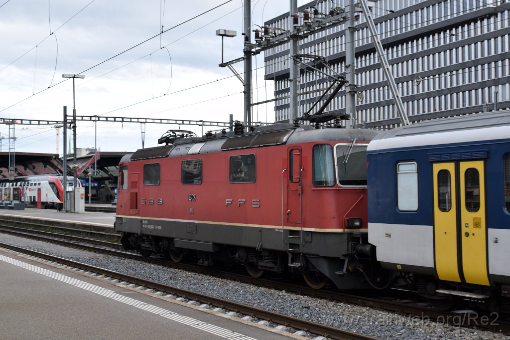 7247-0023-291220.jpg - SBB-CFF Re 4/4'' 11302 (Re 420.302-2)  (Re 91 85 4 420 302-2 CH-SBB) / Zürich HB 29.12.2020