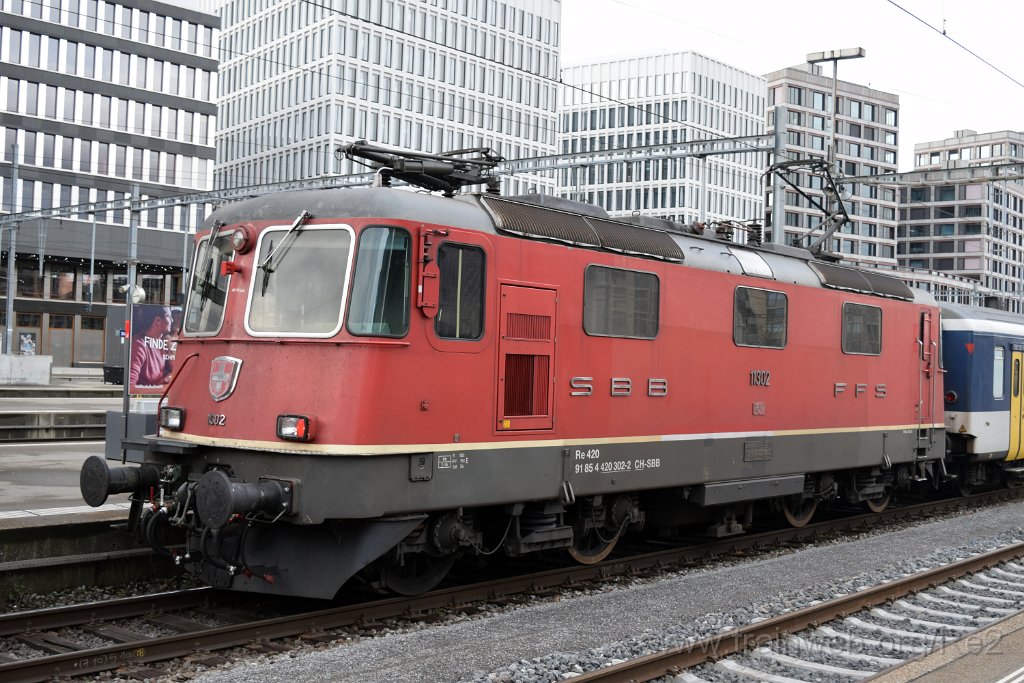 7248-0040-291220.jpg - SBB-CFF Re 4/4'' 11302 (Re 420.302-2)  (Re 91 85 4 420 302-2 CH-SBB) / Zürich HB 29.12.2020