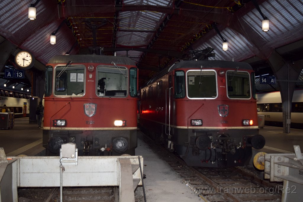7249-0005-291220.jpg - SBB-CFF Re 4/4'' 11200 (Re 420.200-8)  (Re 91 85 4 420 200-8 CH-SBB) + SBB-CFF Re 4/4'' 11302 (Re 420.302-2)  (Re 91 85 4 420 302-2 CH-SBB) / Zürich HB 29.12.2020