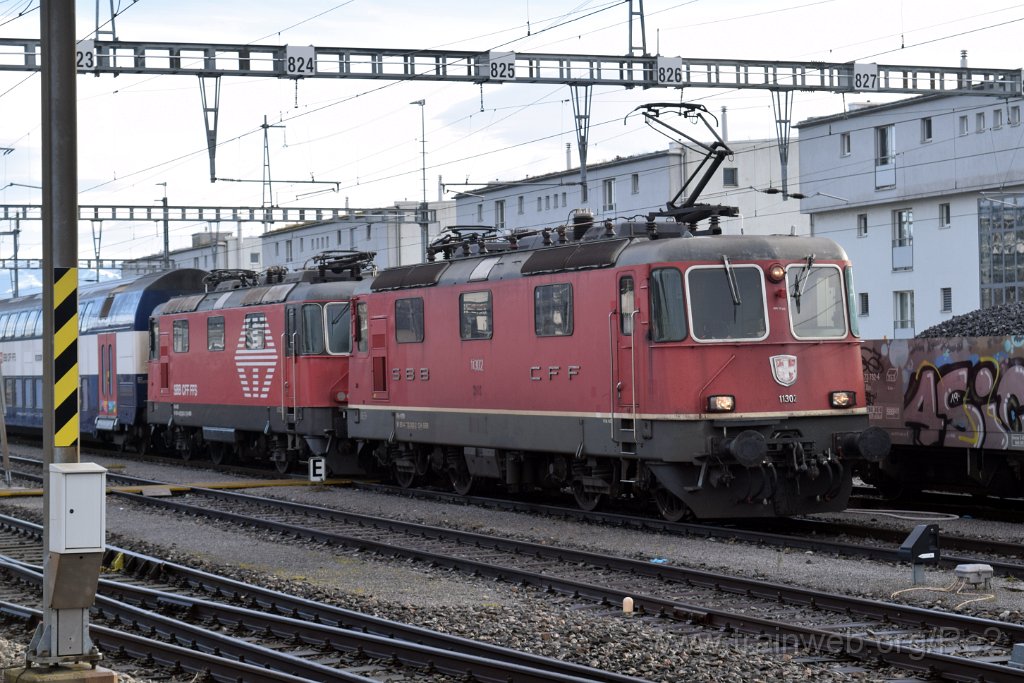 9533-0001-060125.jpg - SBB-CFF Re 4/4'' 11302 (Re 420.302-2)  (Re 91 85 4 420 302-2 CH-SBB) + SBB-CFF Re 420.203-2 (Re 91 85 4 420 203-2 CH-SBB) / Rapperswil 6.1.2025