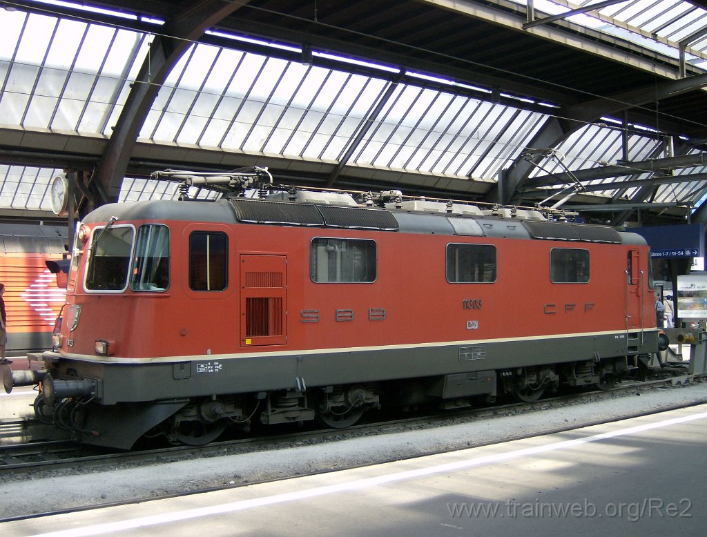 1475-0001-110508.jpg - SBB-CFF Re 4/4'' 11303 / Zürich HB 11.5.2008