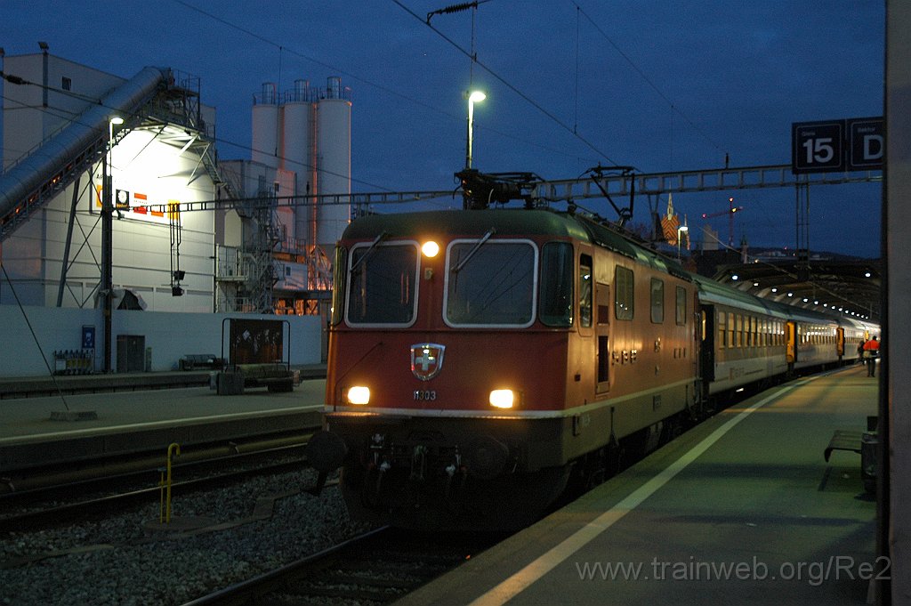2017-0025-031110.jpg - SBB-CFF Re 4/4'' 11303 / Zürich HB 3.11.2010